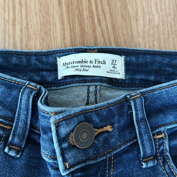 Abercrombie Ankle skinny. 26(4) short - Picture 2 of 3